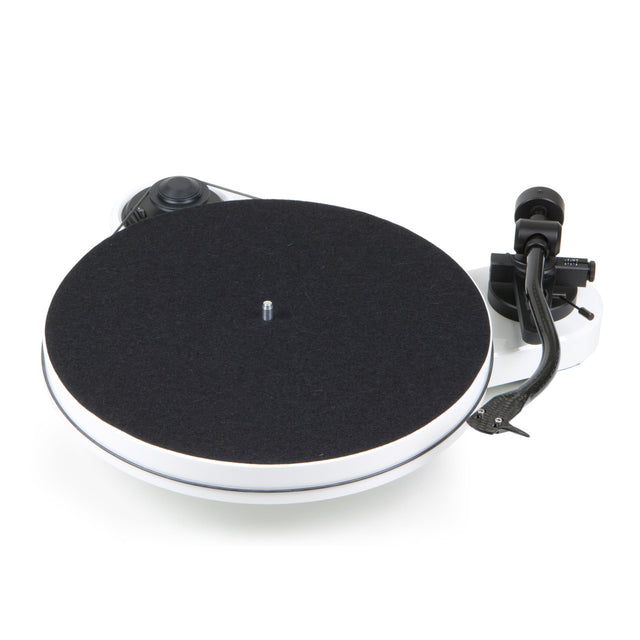 Full display of Pro-Ject RPM-1 Carbon Turntable